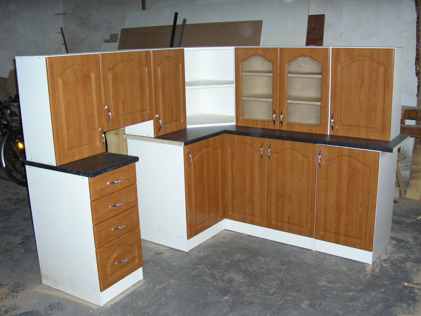 Kuchyň - bílá+třešeň 01