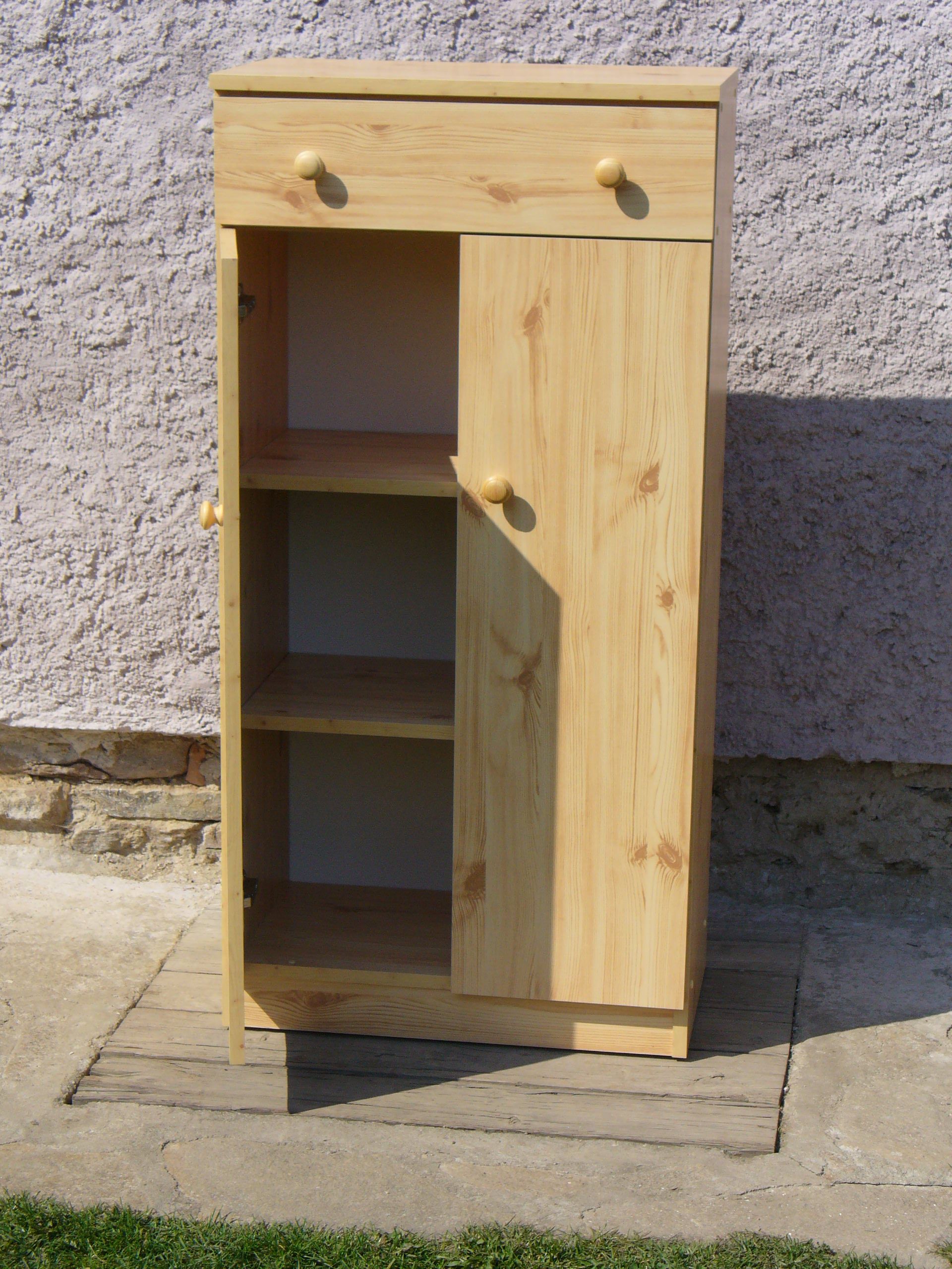 Skříňka - borovice sukatá