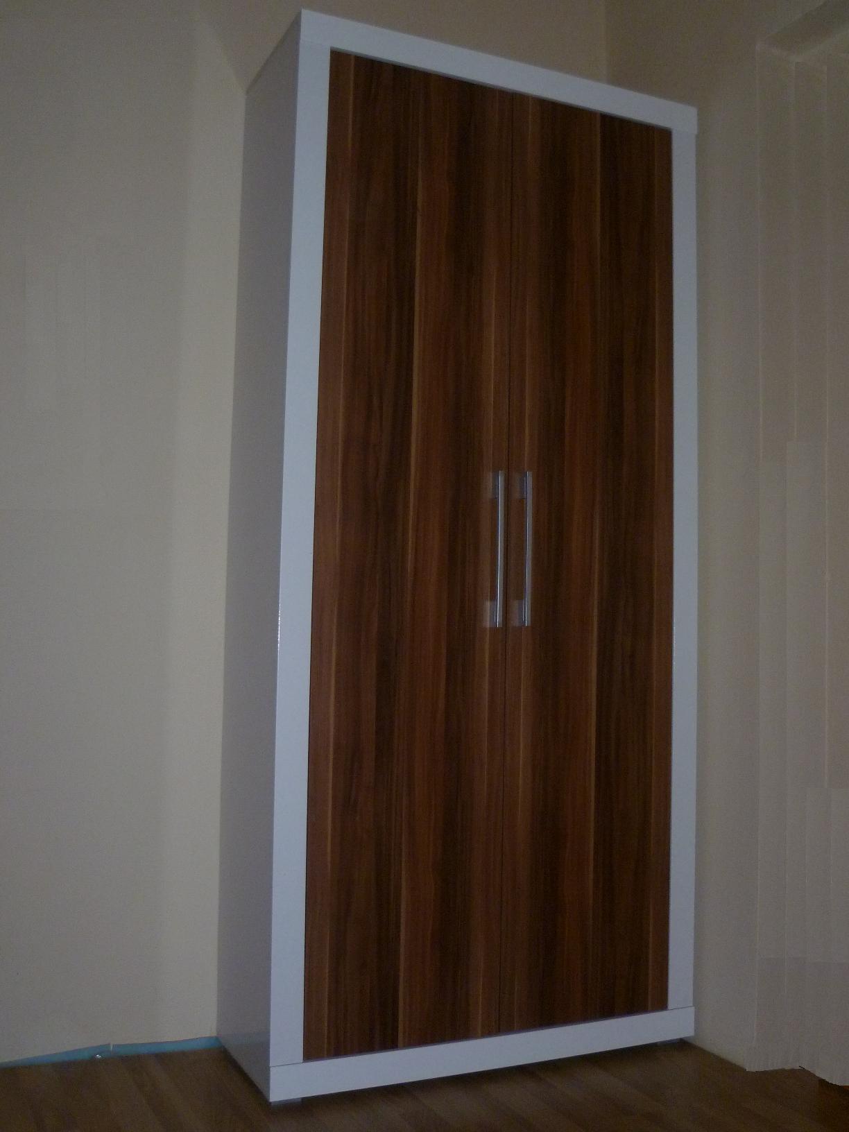 Skřín Ořech+ Bílá