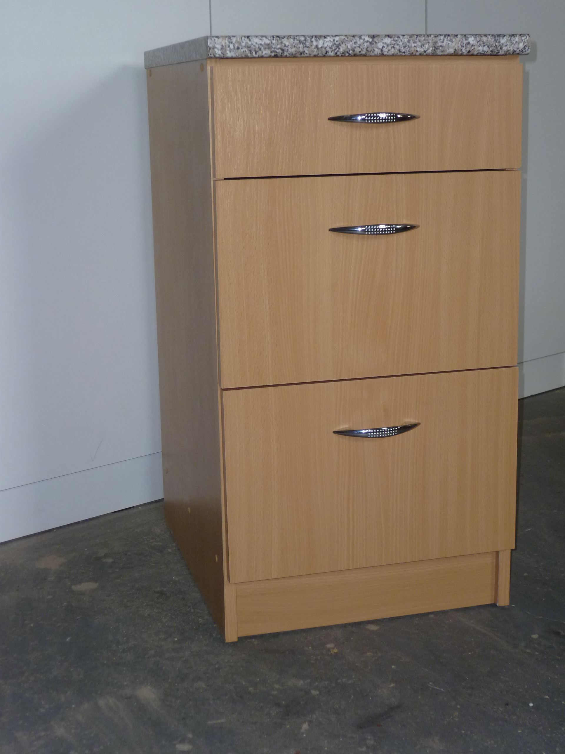 Skříňka Buk 381-2