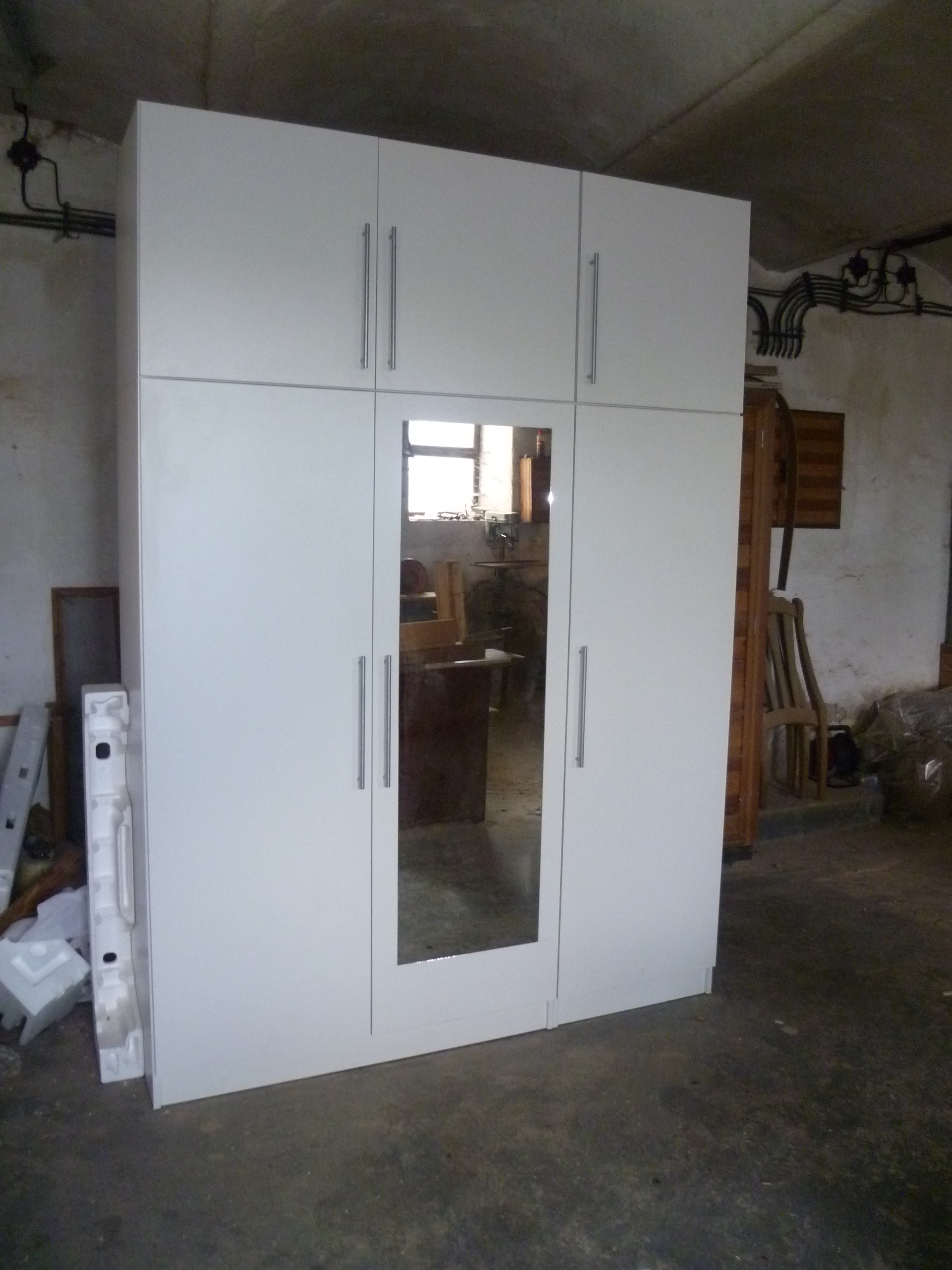 Šatní skříň - Bílá pór 1